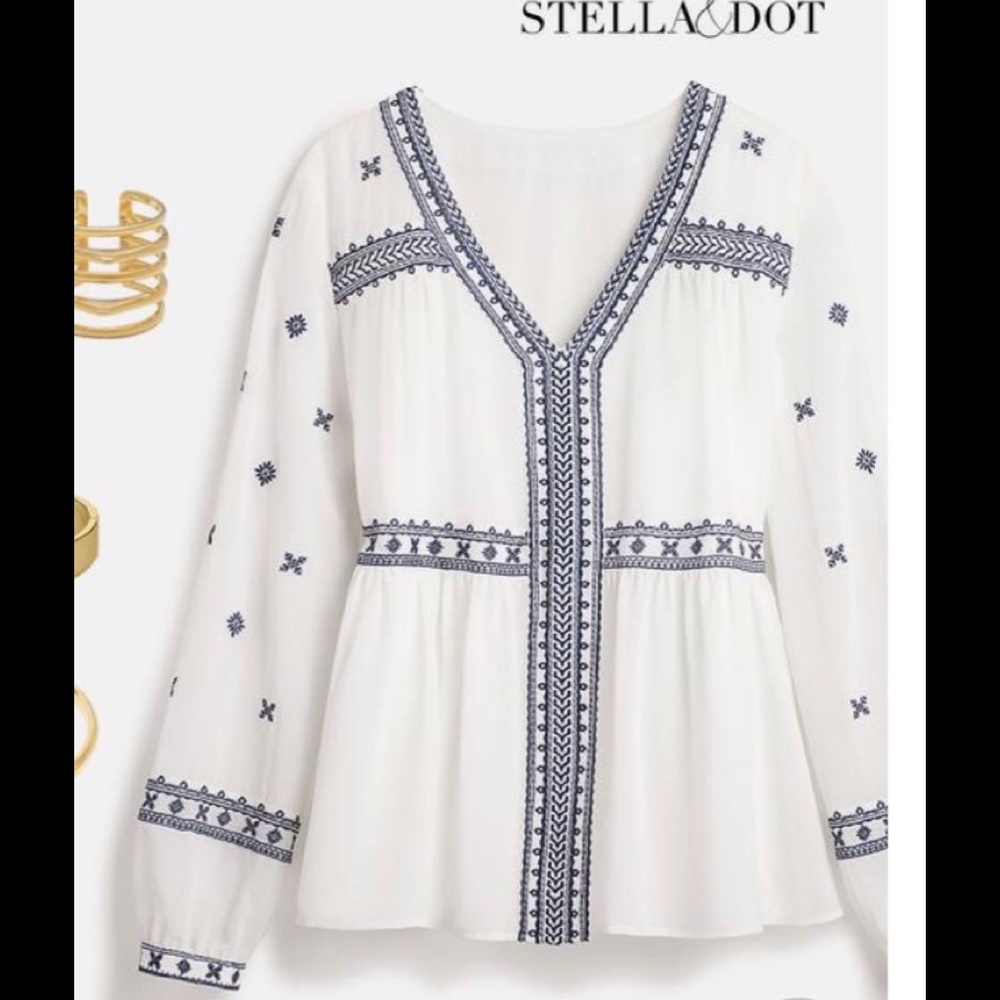 Size large Stella and Dot top euc